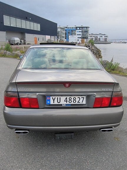 Cadillac STS 4 of 5