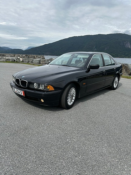 BMW 530d 2 of 5