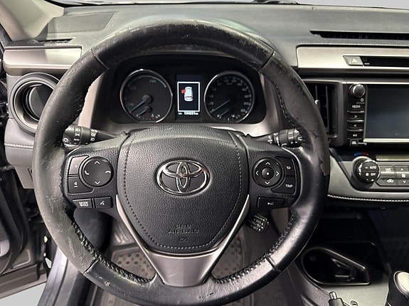 Toyota RAV4 9 of 25