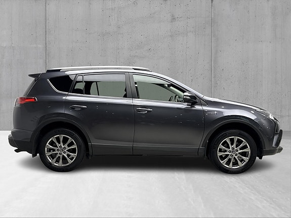 Toyota RAV4 3 of 25