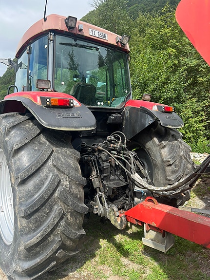 CASE IH 135 maxxum 2 of 7