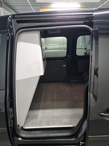 Volkswagen Caddy Maxi 24 of 30