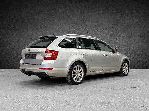 Skoda Octavia 2 of 5
