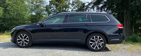 Volkswagen Passat 2 of 18