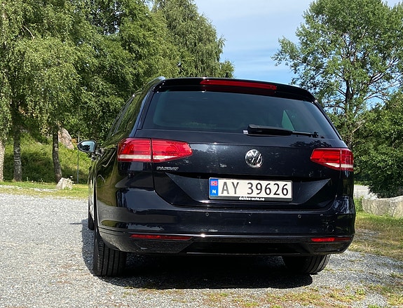 Volkswagen Passat 4 of 18