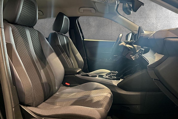 Peugeot e-2008 15 of 15