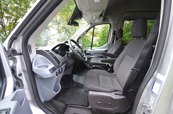 Ford Transit 28 of 30