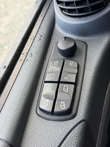 Mercedes-Benz Atego 10 of 16