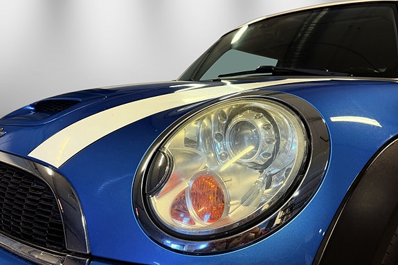 MINI Cooper S 13 of 30