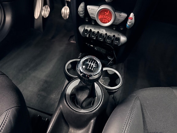 MINI Cooper S 26 of 30