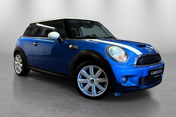 MINI Cooper S 15 of 30