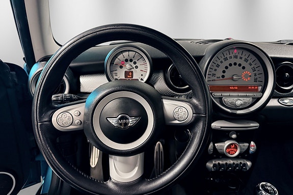 MINI Cooper S 23 of 30