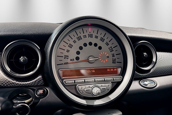 MINI Cooper S 25 of 30