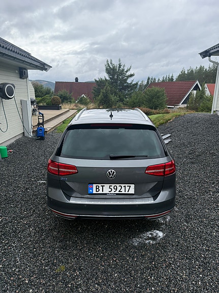 Volkswagen Passat 5 of 19