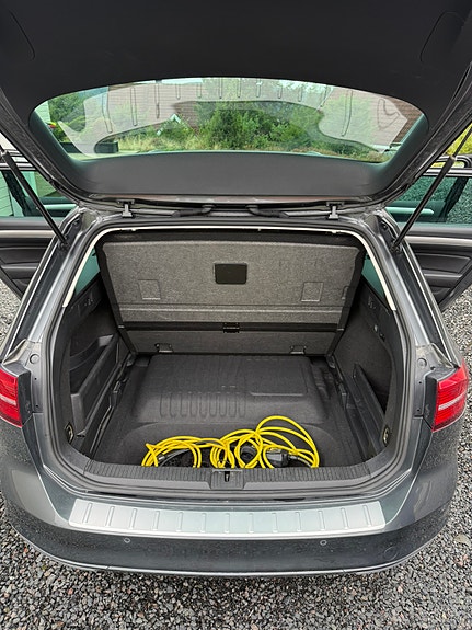 Volkswagen Passat 10 of 19