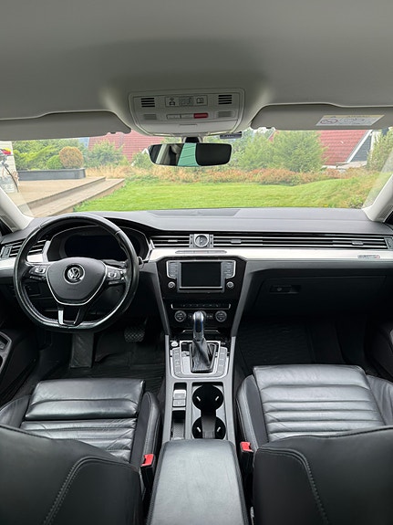 Volkswagen Passat 16 of 19