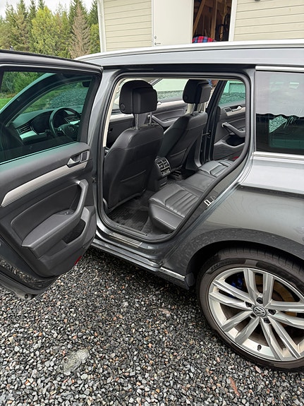Volkswagen Passat 12 of 19