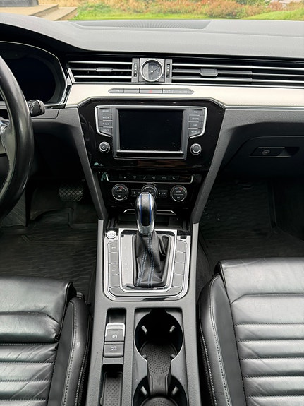 Volkswagen Passat 17 of 19