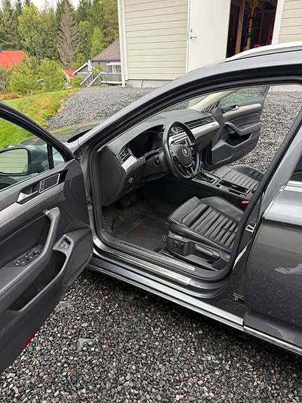 Volkswagen Passat 13 of 19