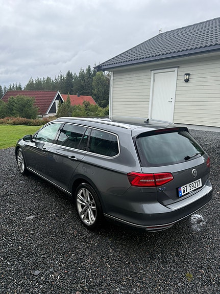 Volkswagen Passat 4 of 19