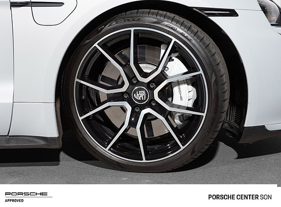 Porsche Taycan Sport Turismo 23 of 30