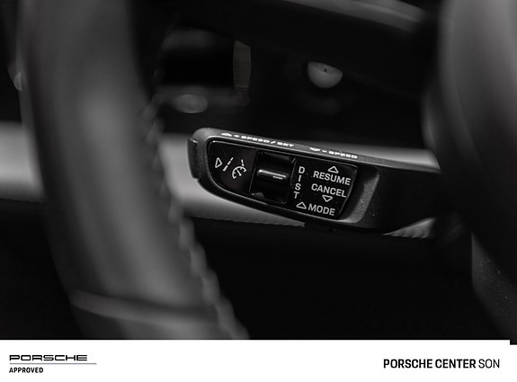 Porsche Taycan Sport Turismo 25 of 30