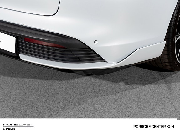 Porsche Taycan Sport Turismo 17 of 30