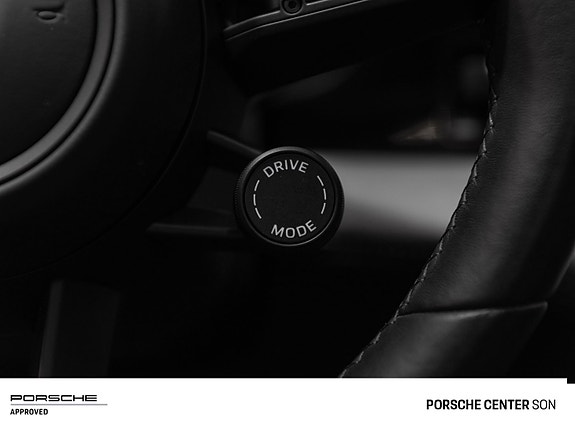Porsche Taycan Sport Turismo 26 of 30