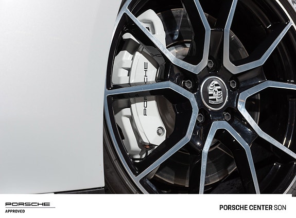 Porsche Taycan Sport Turismo 15 of 30