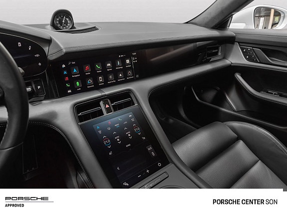 Porsche Taycan Sport Turismo 28 of 30