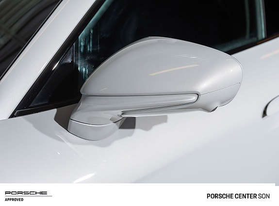 Porsche Taycan Sport Turismo 12 of 30