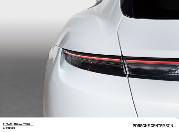 Porsche Taycan Sport Turismo 18 of 30
