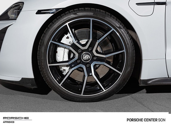 Porsche Taycan Sport Turismo 19 of 30