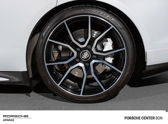 Porsche Taycan Sport Turismo 20 of 30