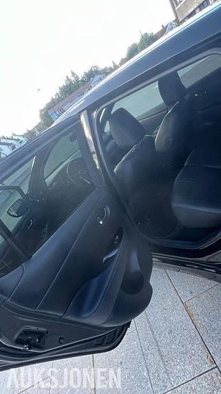 Nissan Leaf 23 of 30