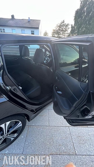 Nissan Leaf 29 of 30