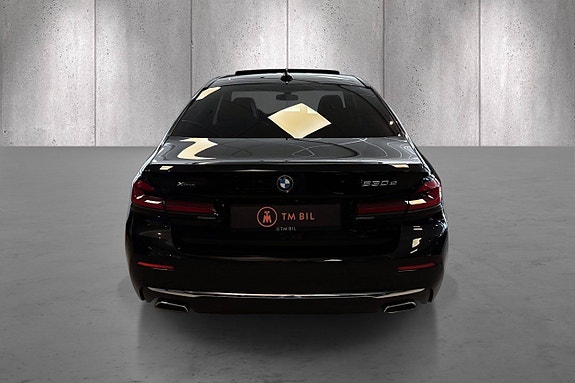 BMW 530e 4 of 5