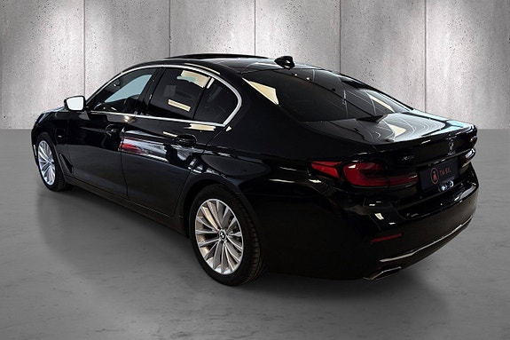BMW 530e 3 of 5