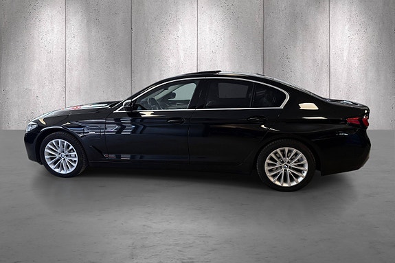 BMW 530e 2 of 5