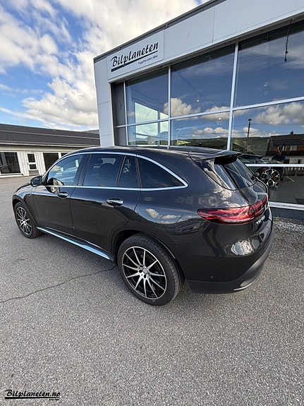 Mercedes-Benz EQC400 2 of 23