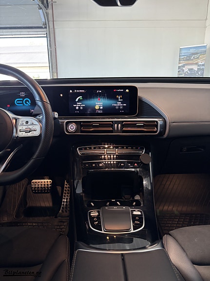Mercedes-Benz EQC400 17 of 23