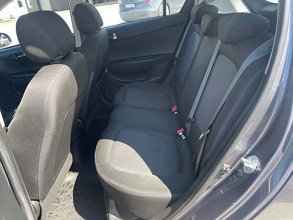 Hyundai i20 10 of 18