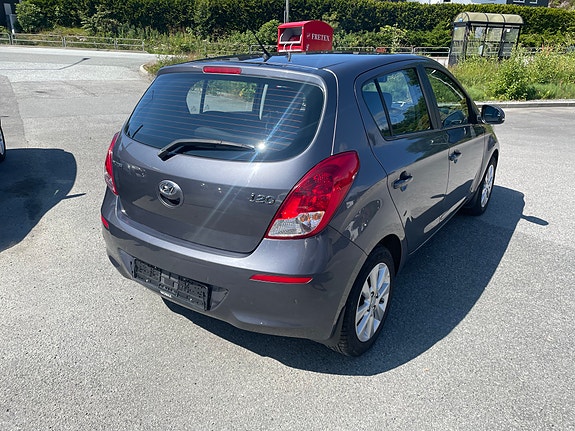 Hyundai i20 5 of 18