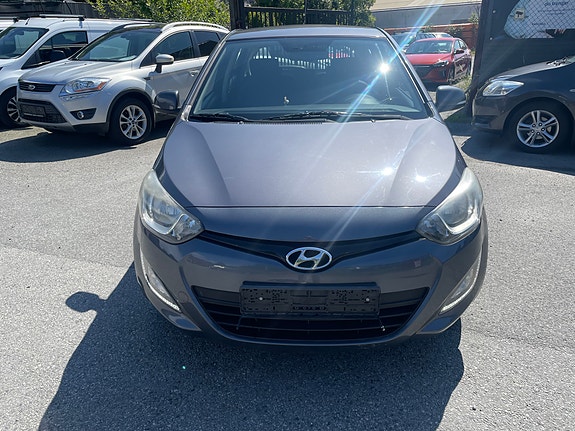 Hyundai i20 2 of 18