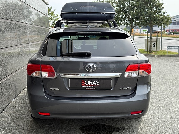 Toyota Avensis 4 of 5