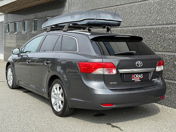 Toyota Avensis 5 of 5