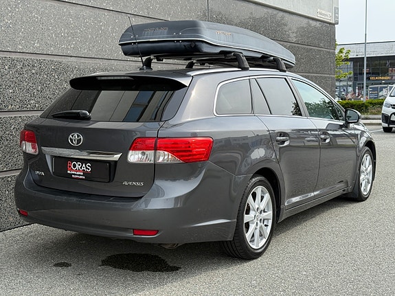 Toyota Avensis 3 of 5