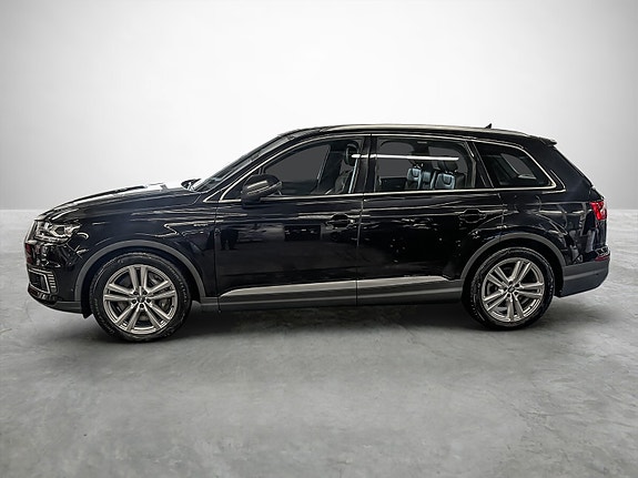 Audi Q7 2 of 5