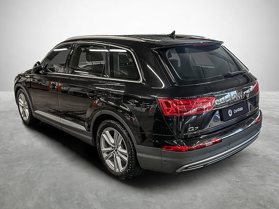 Audi Q7 3 of 5