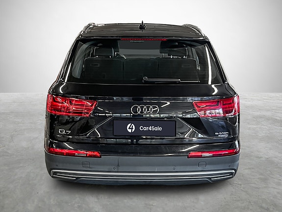 Audi Q7 4 of 5